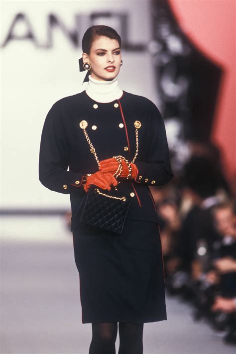 linda evangelista chanel gold|The runway show that changed hip.